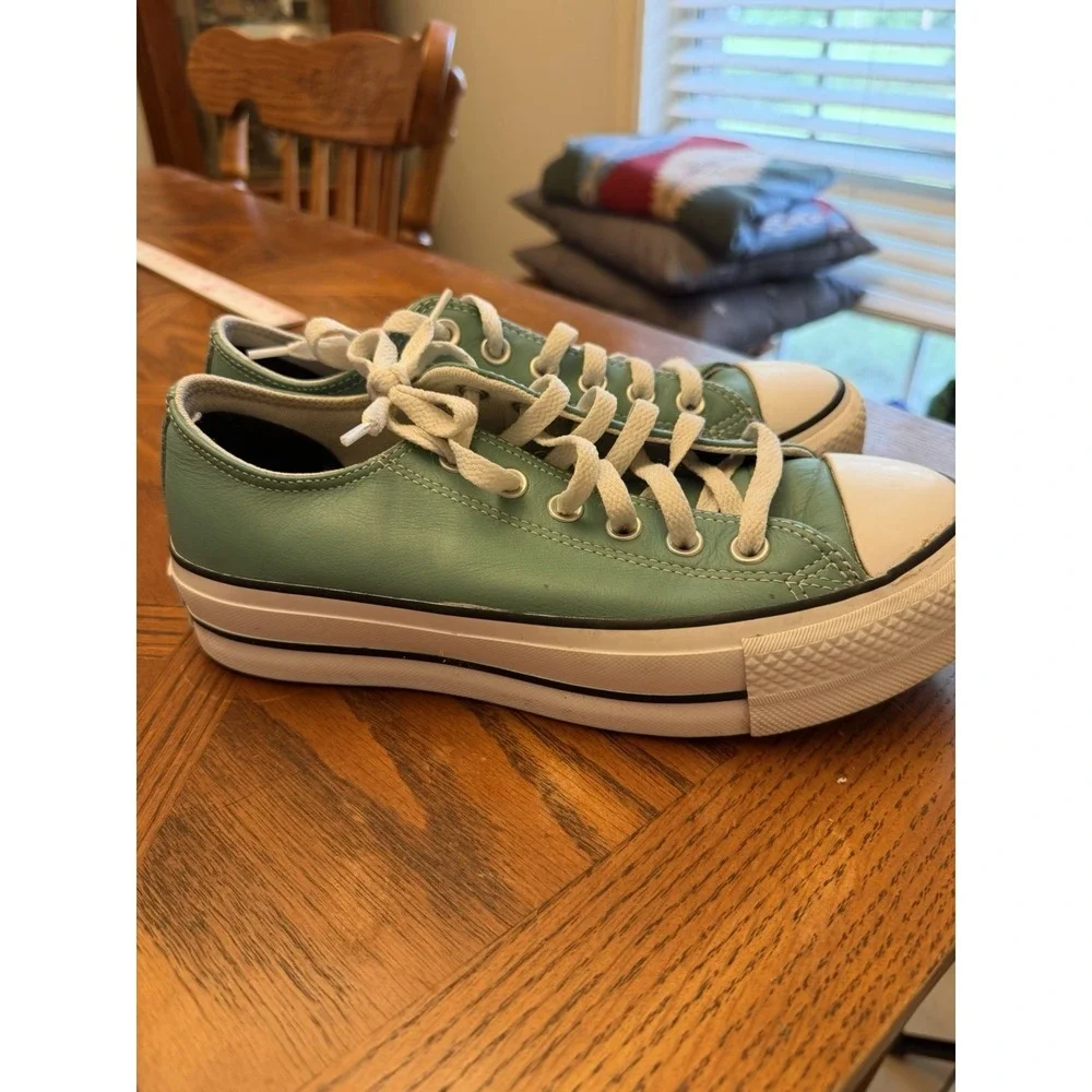 Converse Unisex Chuck Taylor All Star Leather Low Top sneakers Style A07861C